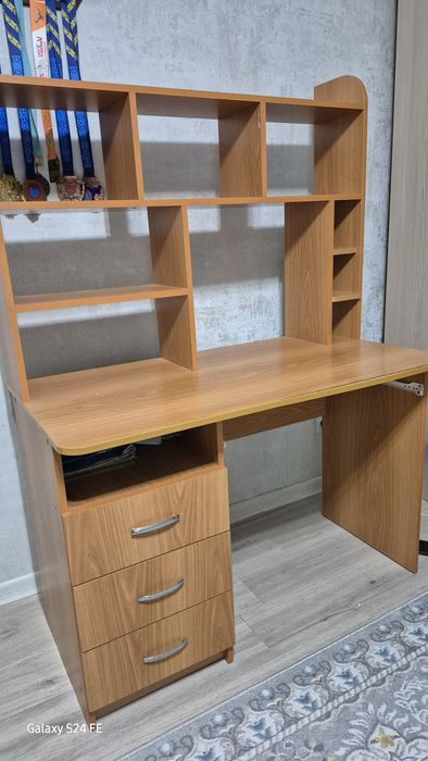 Продам компьютерный стол