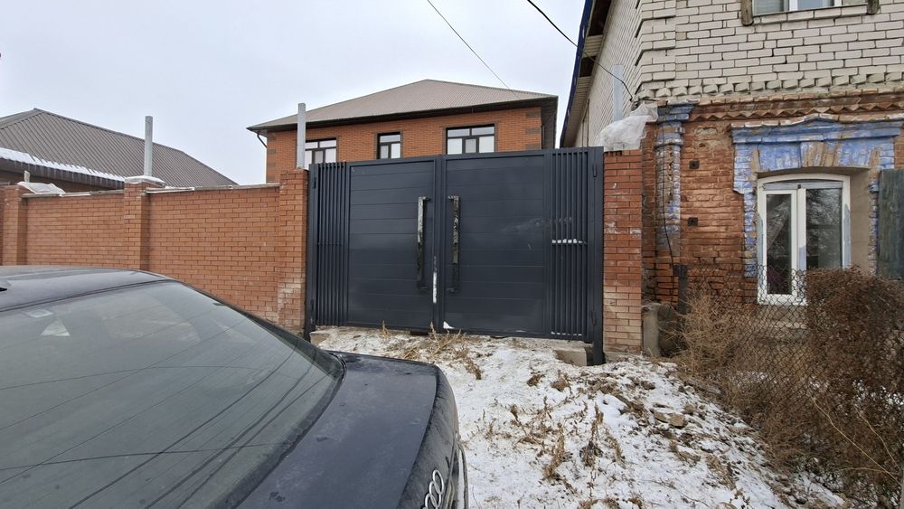 Установка дверей и ворот