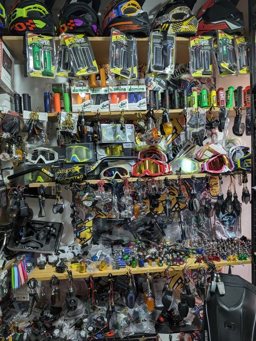 Мото аксесоари и части