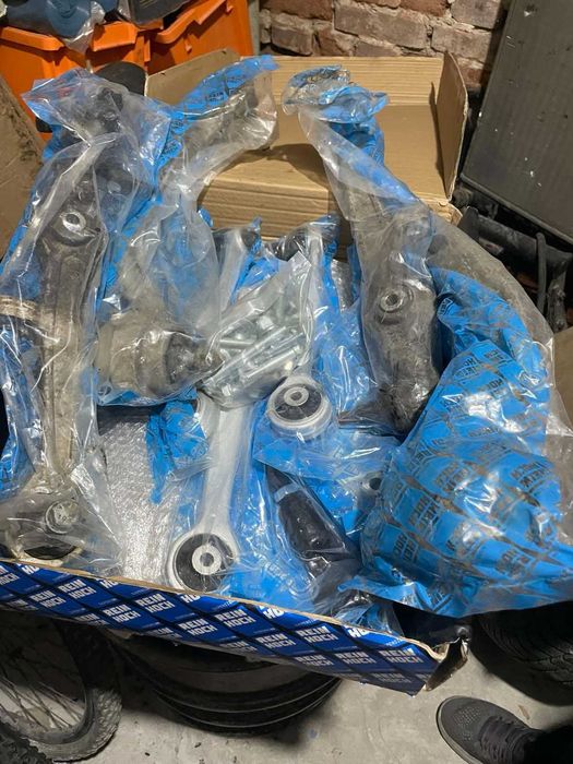 Спирачни дискове накладки и носачи vw passat 2.8 4motion 2002г