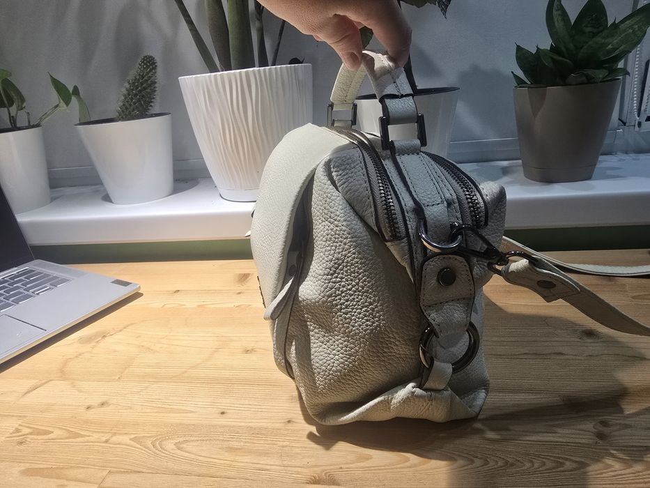 Продам сумочку белую