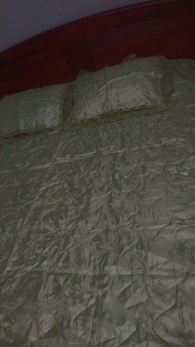 Новое покрывало с наволочками