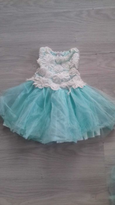 Еднакви рокли за мама и малка дама