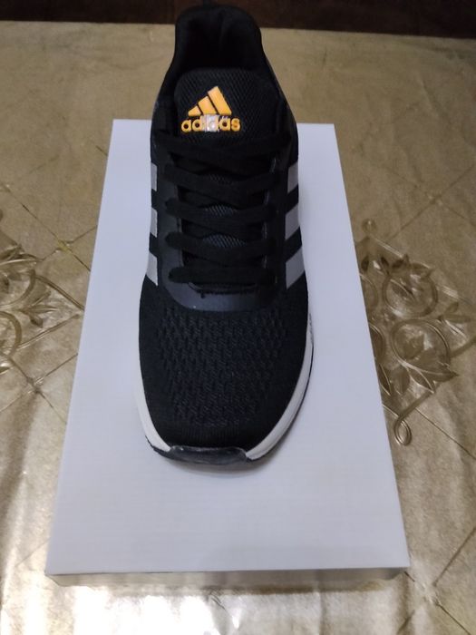 Adidas krasofka Vetnamda ishlab chiqarish