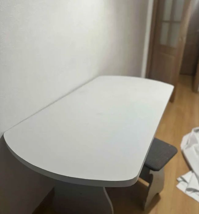 Стол со стульями
