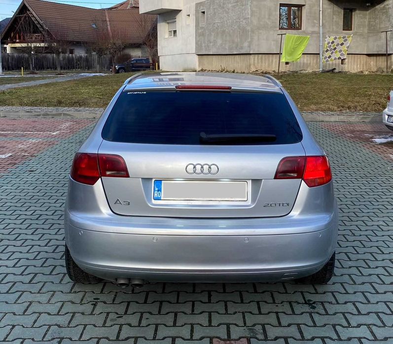 Audi A3 de  vânzare  mașina  merge ceas