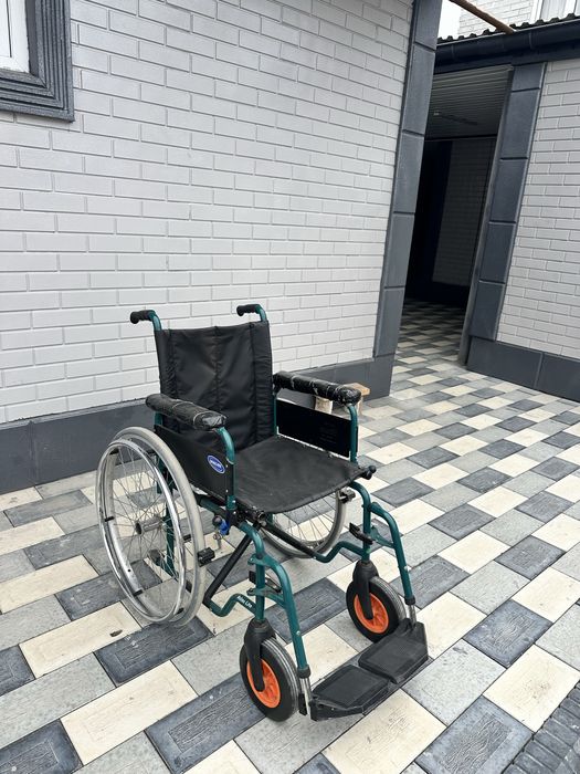 Продам инвалидную коляску.