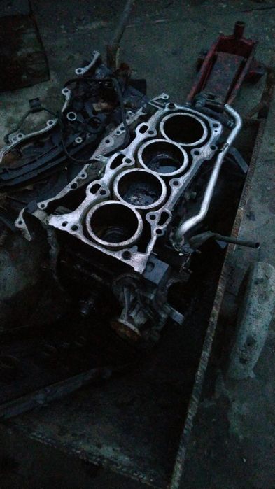 Тайота 2.4 матор по зарчастями