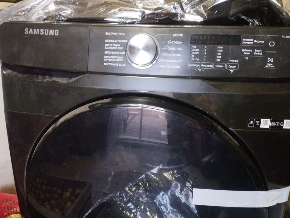 Стиральная машина Samsung WF18T8000GV — это автоматическая фронтальная