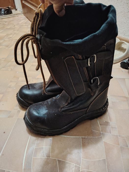 Продам спец обувь