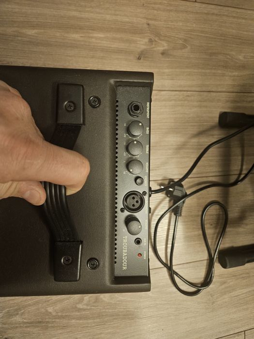 Vând chitara electro-acustica CRAFTER