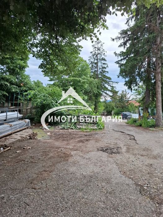 Бизнес имот 3 341 дка. в гр.Карлово