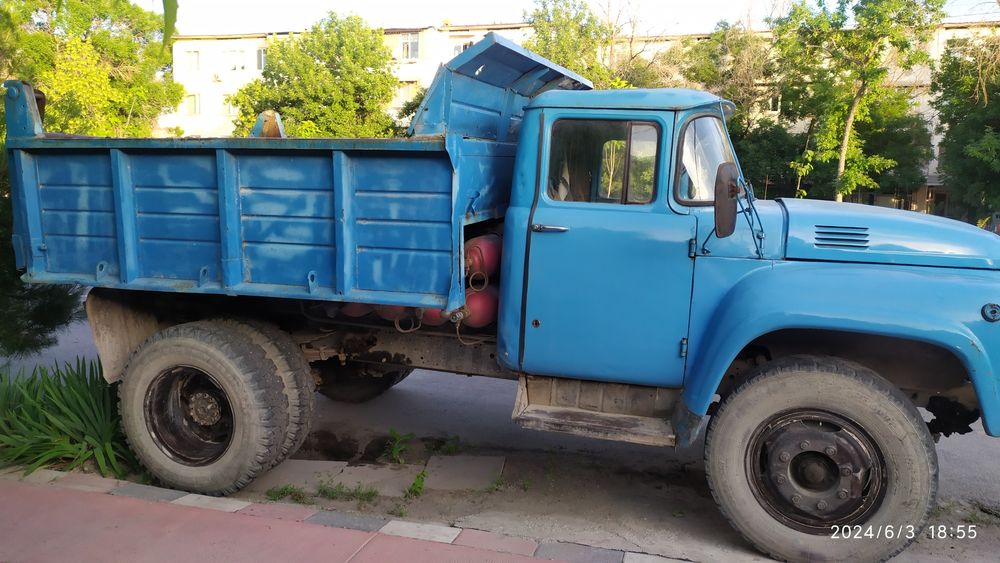 ЗИЛ самосвал года 1991. Газ - 6 болона.