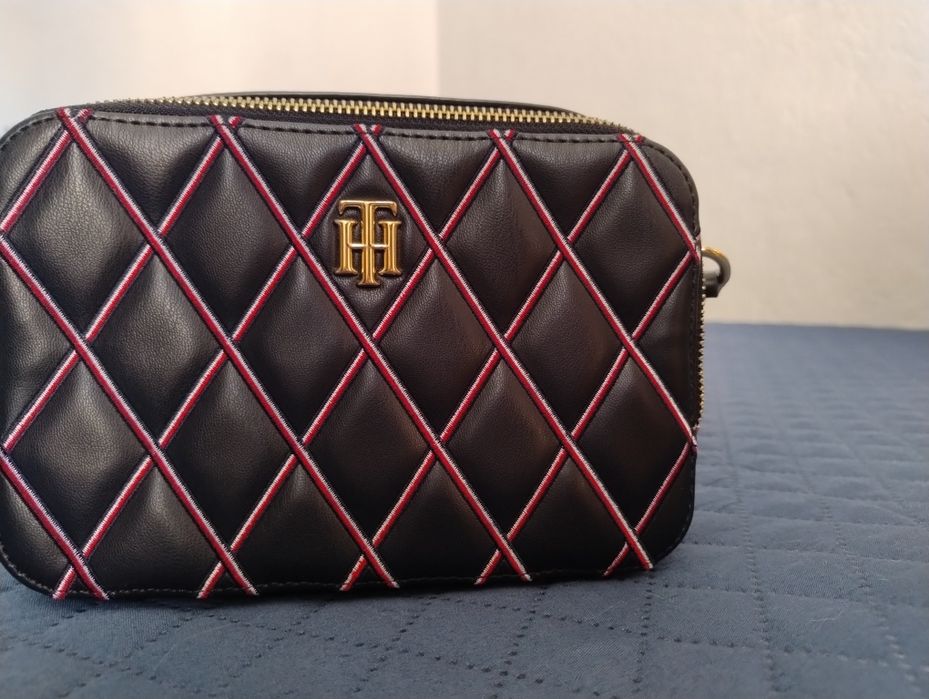 Tommy Hilfiger чанта