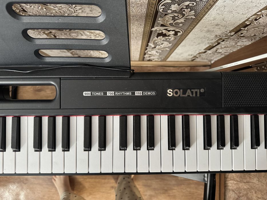 Продам синтезатор