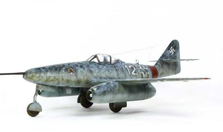 Сборная модель самолета Мессершмитт Me.262 A-1a (1/48, HobbyBoss)