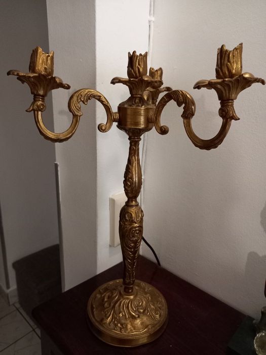 Метален декоративен свещник