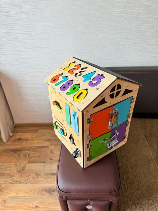 Продам детски игрушечный домик развивающи