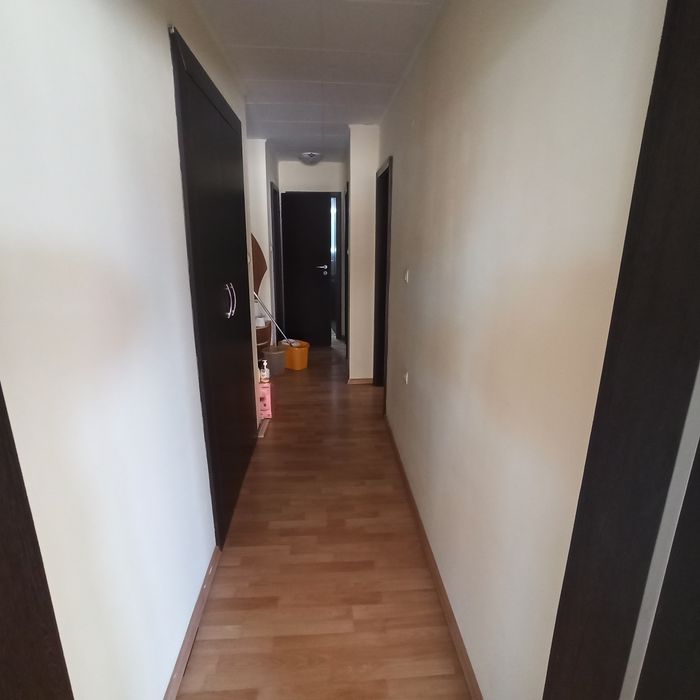 Агенция Селект предлага разкошен,светъл четиристаен апартамент,монолит