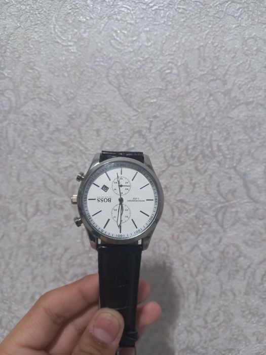 Часы Hugo Boss почти новый!