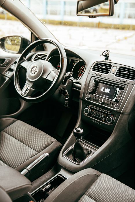 Închirieri auto ieftine și flexibile - LocalRent