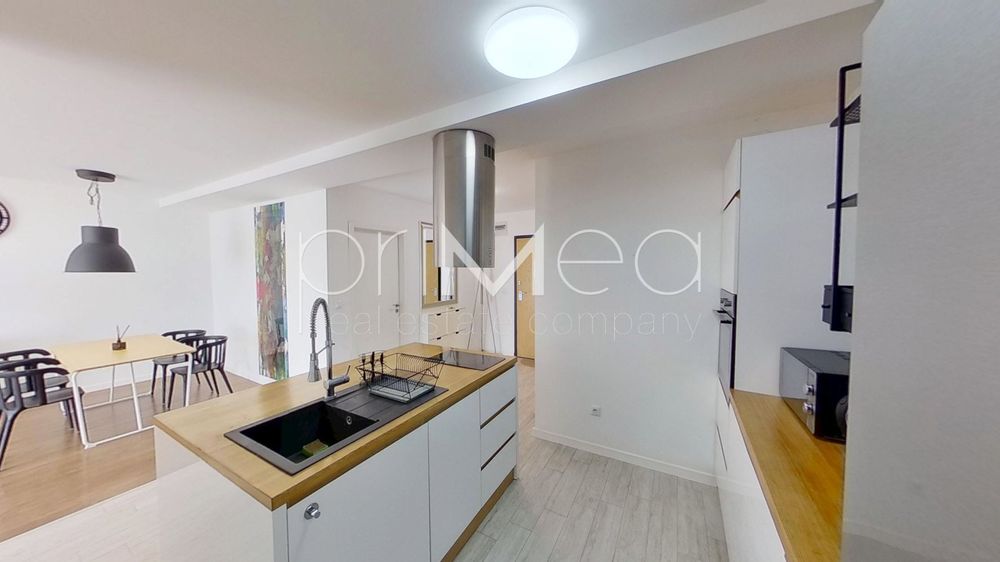 Дава се под наем Тристаен апартамент в Бургас, Център - 87 кв.м за 816 € - Снимка #2