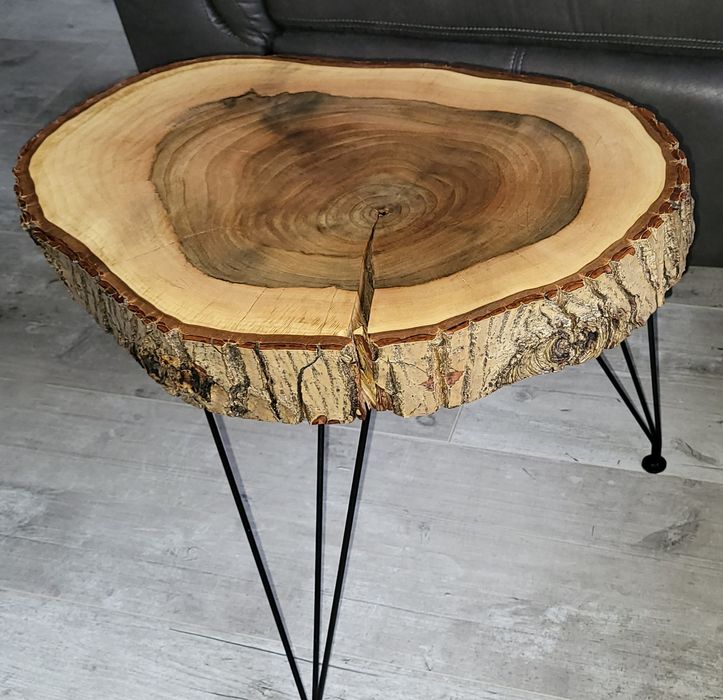 Столик из спила ореха