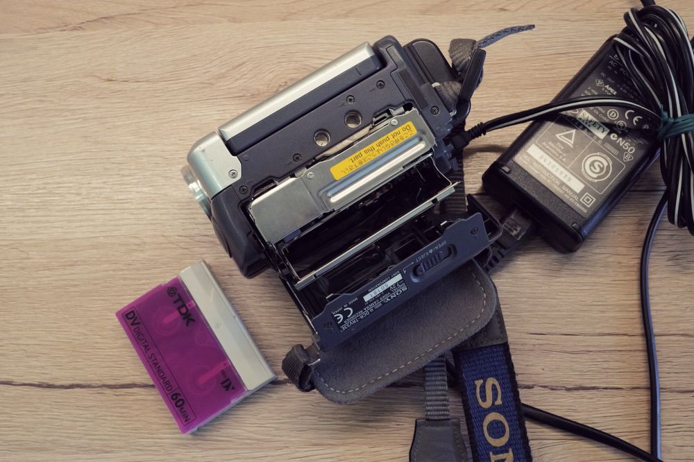 Camera video Sony DCR-TRV33E mini DV lentile Zeiss CCD caseta Handycam