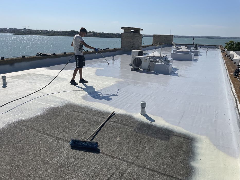 Izolatie Spuma Poliuretanica acoperiș si pod. Firma+Garanție 20 ani.