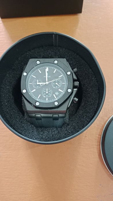 Продам кварцевые часы