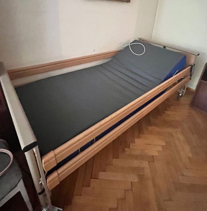 Електрическо болнично легло