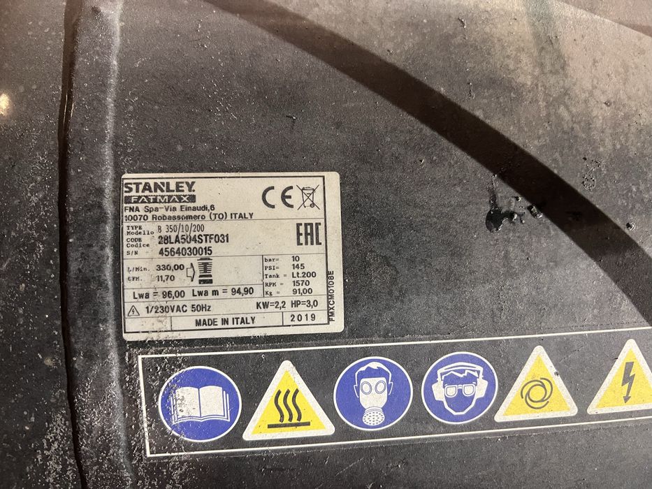 Продавам 200л монофазен компресор  Stanley Fatmax