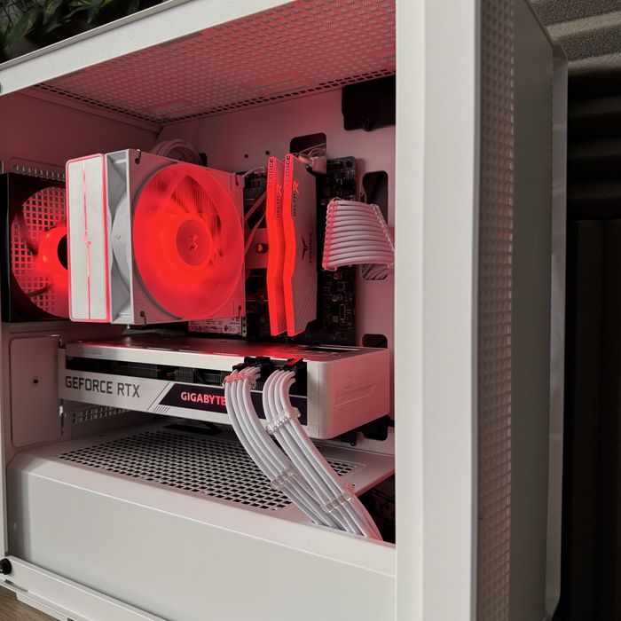 ЛИЗИНГ! Геймърски компютър Ryzen 5 5600 / RTX 3070 / 16GB RAM / 1TB