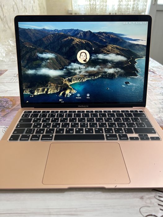 MacBook Air (M1, 2020)