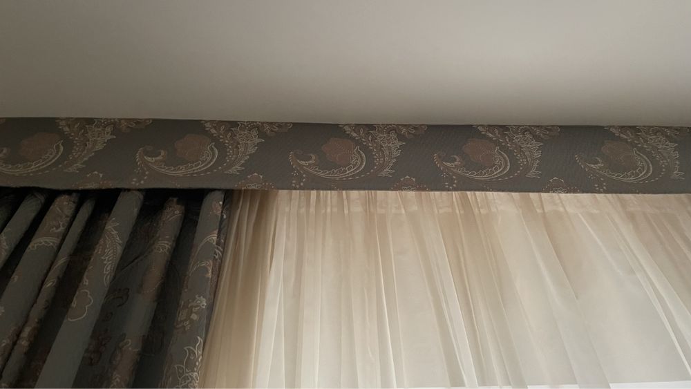 Туль с занавеской