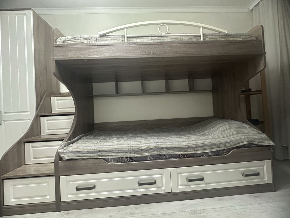 Продам двухьярусную кровать