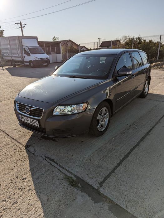 Vând  Volvo v50 an 2011