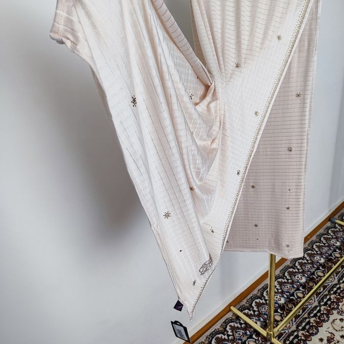 Платки и шарфы новые