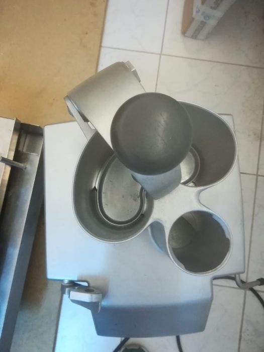 Roboti automati de taiat carne shaorma