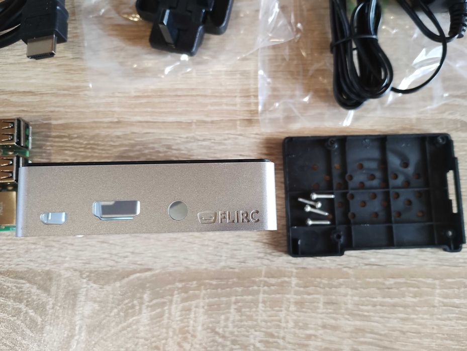Raspberry Pi 3B+ 1GB Flirc Case 32GB MicroSD