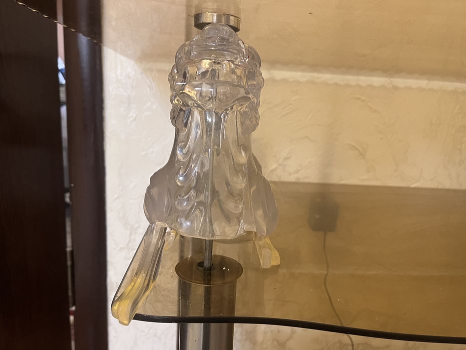 Стеклянный стол