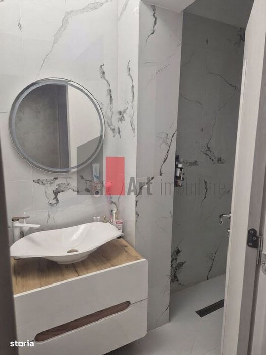 Vanzare apartament 3 camere 70 mp-Weiner Palada+loc de parcare