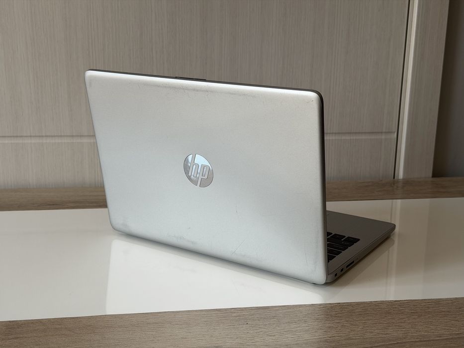 HP 14-cf2504sa, i5-10210U, 8GB RAM, 240GB