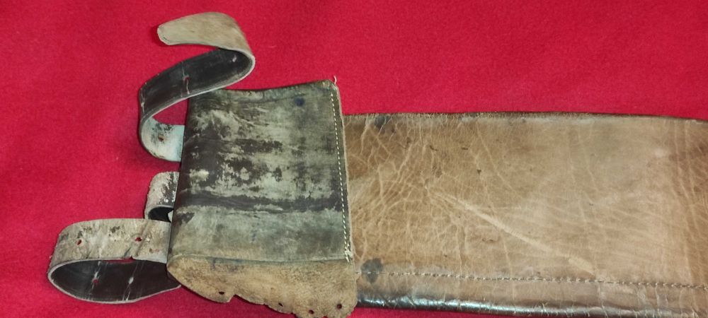 Serpar chimir brau din piele vechi  pret 120 ron