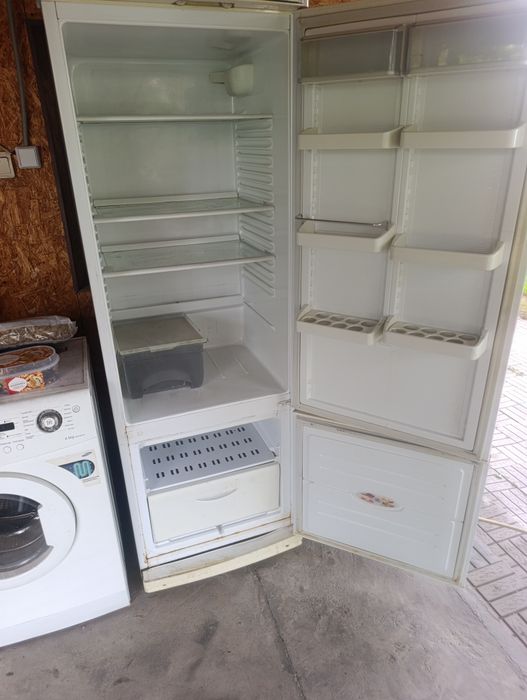 Продам двухкамерный холодильник голдис