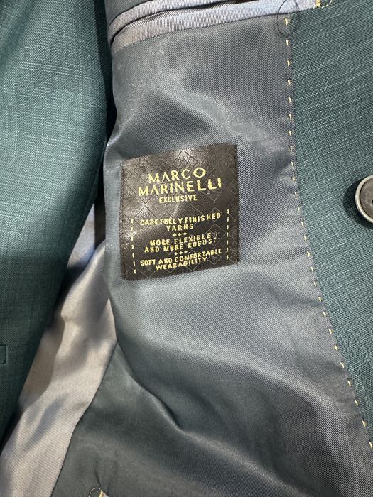 Продаётся Зелёный классический костюм