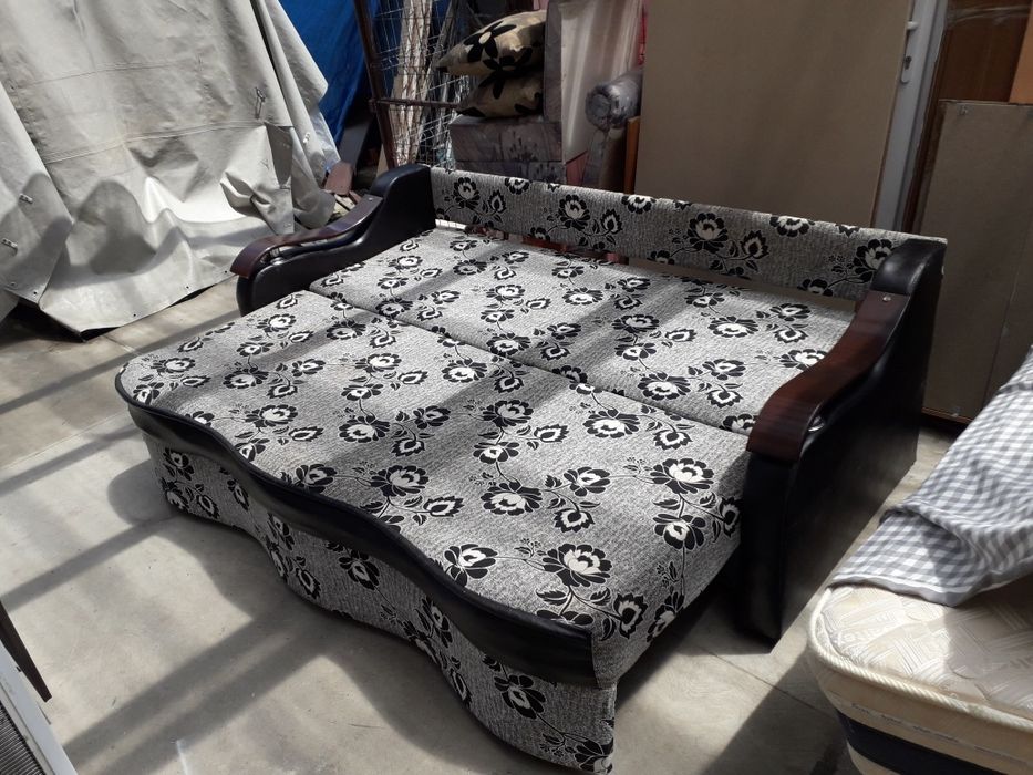 Canapea extensibilă cu ladă depozitare dedesubtul