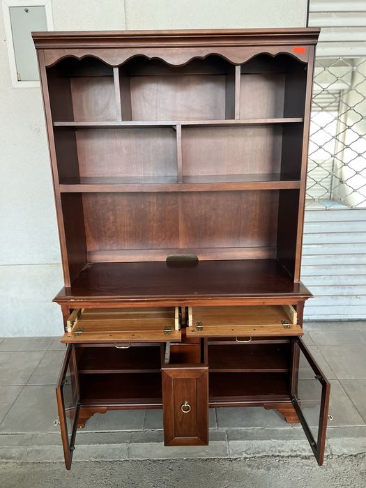 Музикален шкаф   DREXEL CHERRY PLASMA 52") WIDE