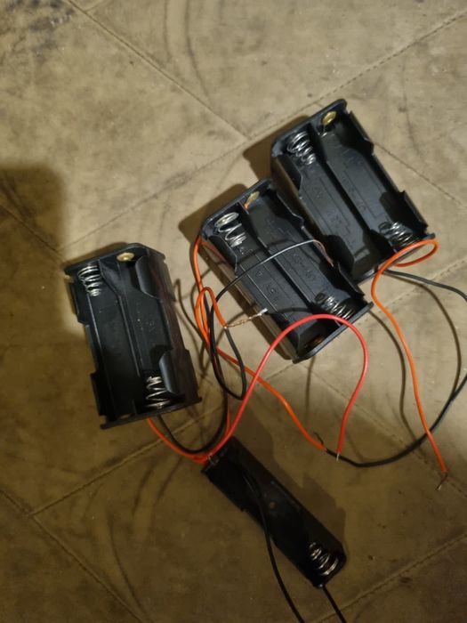 Soclu baterii,cablu tel,ștechere,căști tel,incarcatoare,cablu RCA