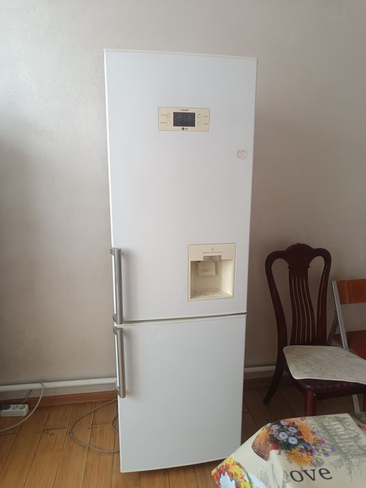 Холодильник LG в отличном состоянии